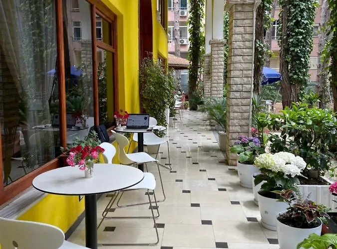 Mali I Robit Apartamento Golem (Tirana)